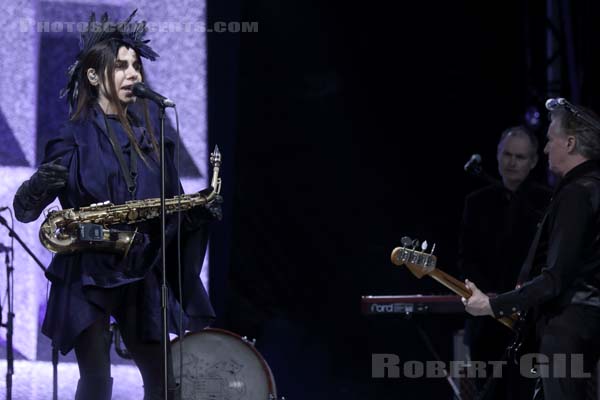 PJ HARVEY - 2016-07-03 - HEROUVILLE SAINT CLAIR - Chateau de Beauregard - Scene Beauregard - 